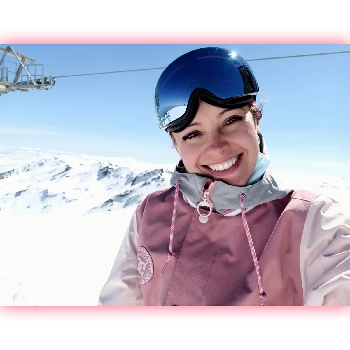 mariloliPG's tweet photo. #snowday #enjoythemoment @websierranevada #DC #Okley #SierraNevada #skiing #white #blue #mountains 💙❄ https://t.co/C6NT0Li6Q8