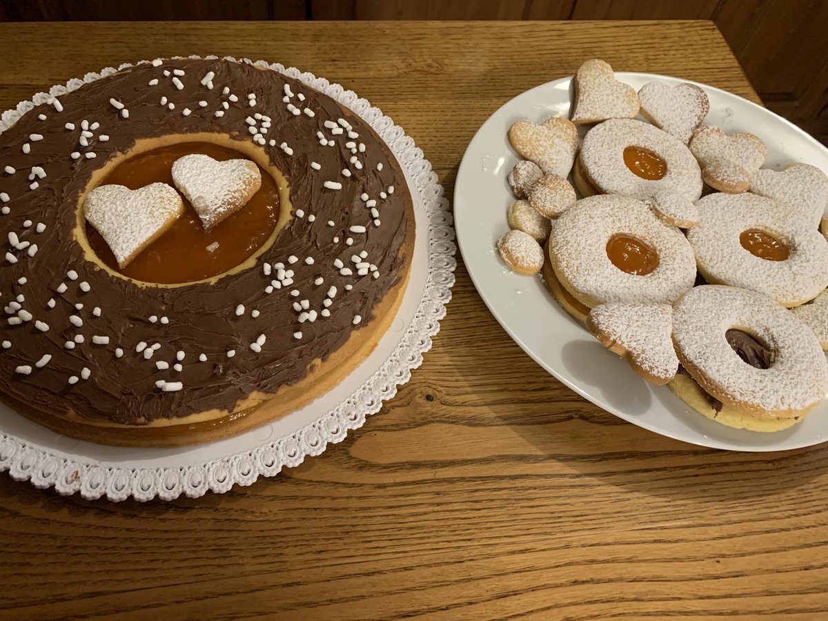 ⁦<a href="/HowardDonald/">Howard Donald</a>⁩ Donald I should be on a diet but I'm too greedy Next tour I'll bring you some chocolate 😘😘