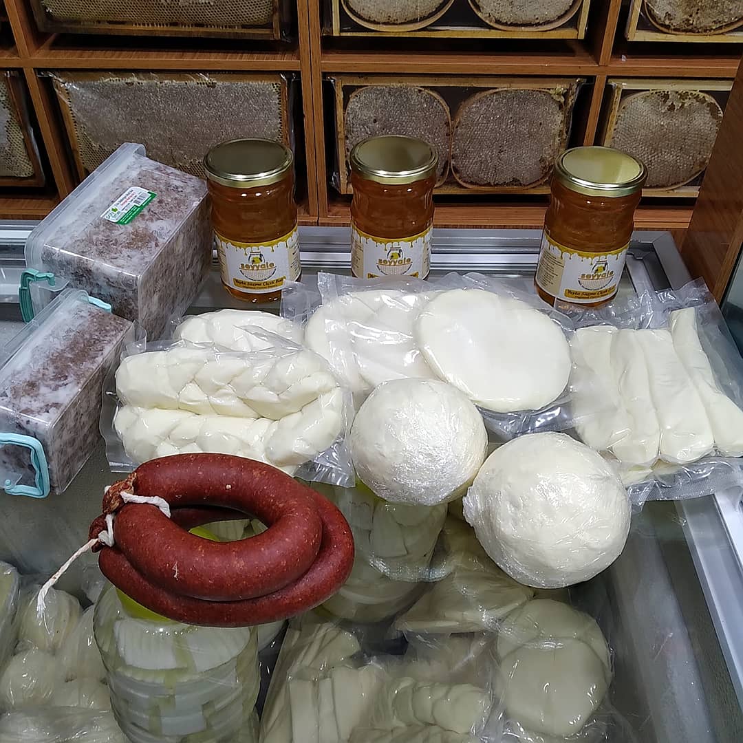 📌ürünlerimizi #Bingöl de üretiyoruz
 
🔸️#yaylabalları

🔸️#yayık #tereyağı 

🔸️#örgü #dil #lavaş #peynir çeşitleri (tam yağlı) 

🔸️#Keçipeyniri (şiirden mayalı)
