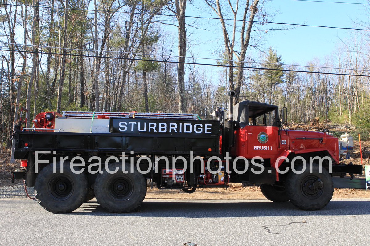 ForcibleDoors's tweet image. Sturbridge Ma FF’s work a brush fire on Westwood Dr