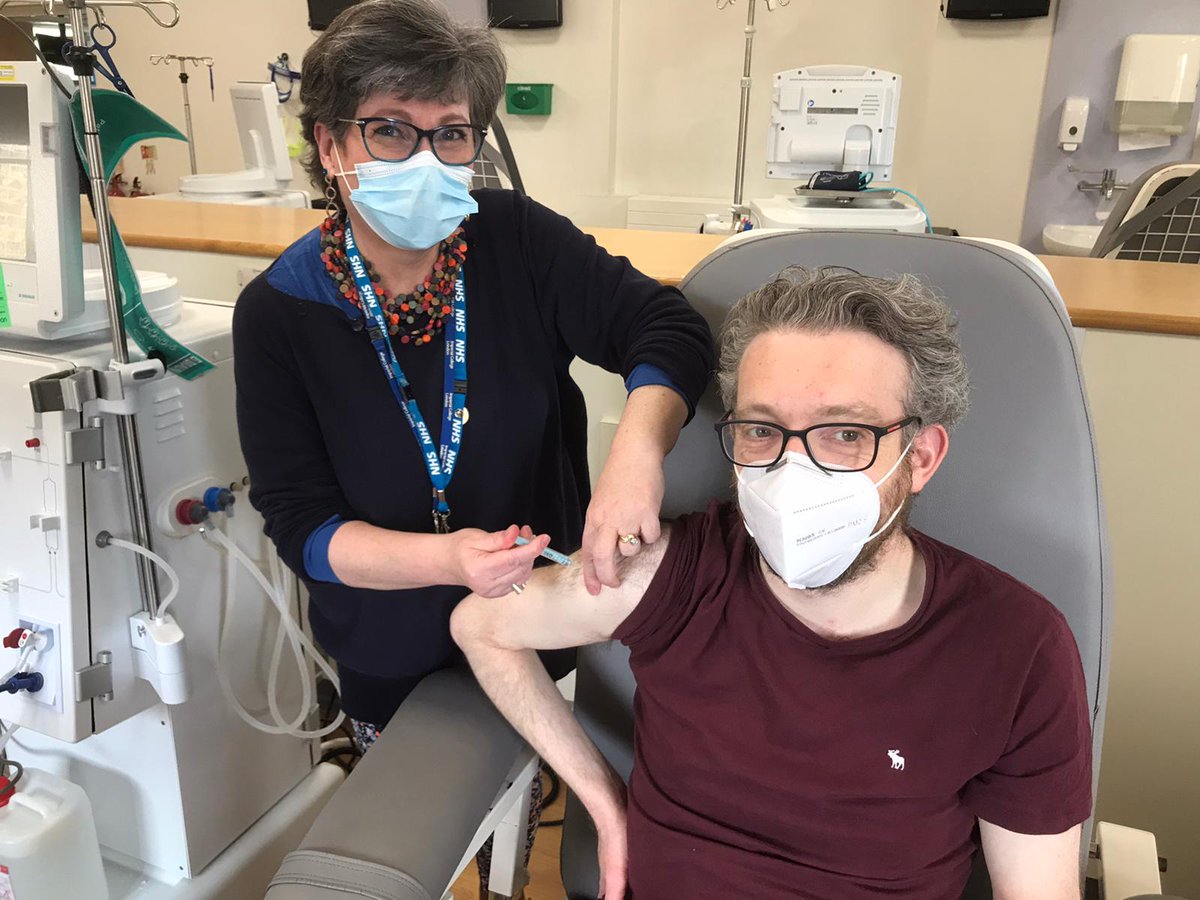 Tweeting after a long time to say huge ongoing thanks <a href="/ImperialTxGroup/">Imperial Transplant Group</a> for looking after me over the years. Special mention to <a href="/mkwillicombe/">Michelle Willicombe</a> for answering all my questions, <a href="/kidneydoc101/">Prof Liz B 🇬🇧🇮🇱🇺🇦🇵🇸</a> for all the support and jabbing me yesterday, and super surgeon and photographer <a href="/frank_dor/">Frank Dor</a>