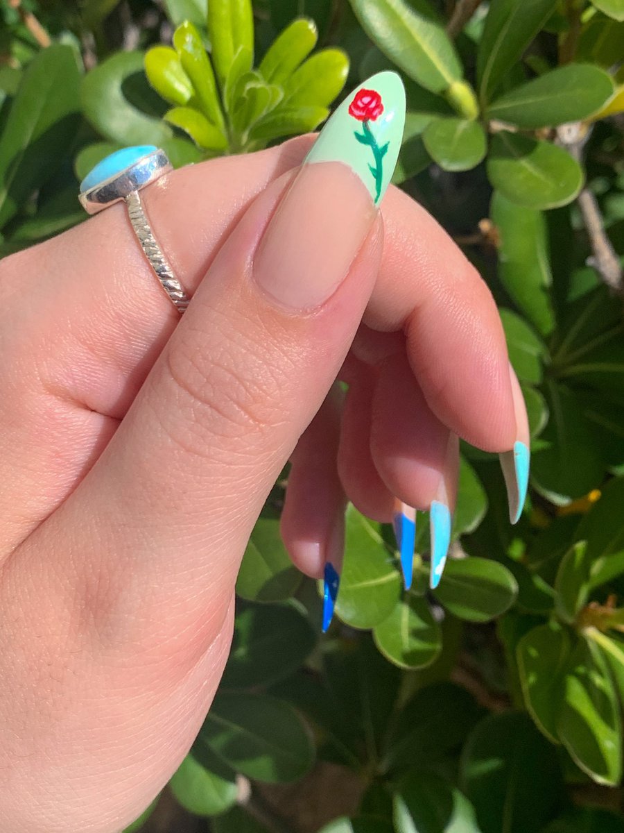 angela8s's tweet image. Spring is finally here 🌹☁️🌙 

#springnails #nailart #springmani #springinspo #nails #OPI