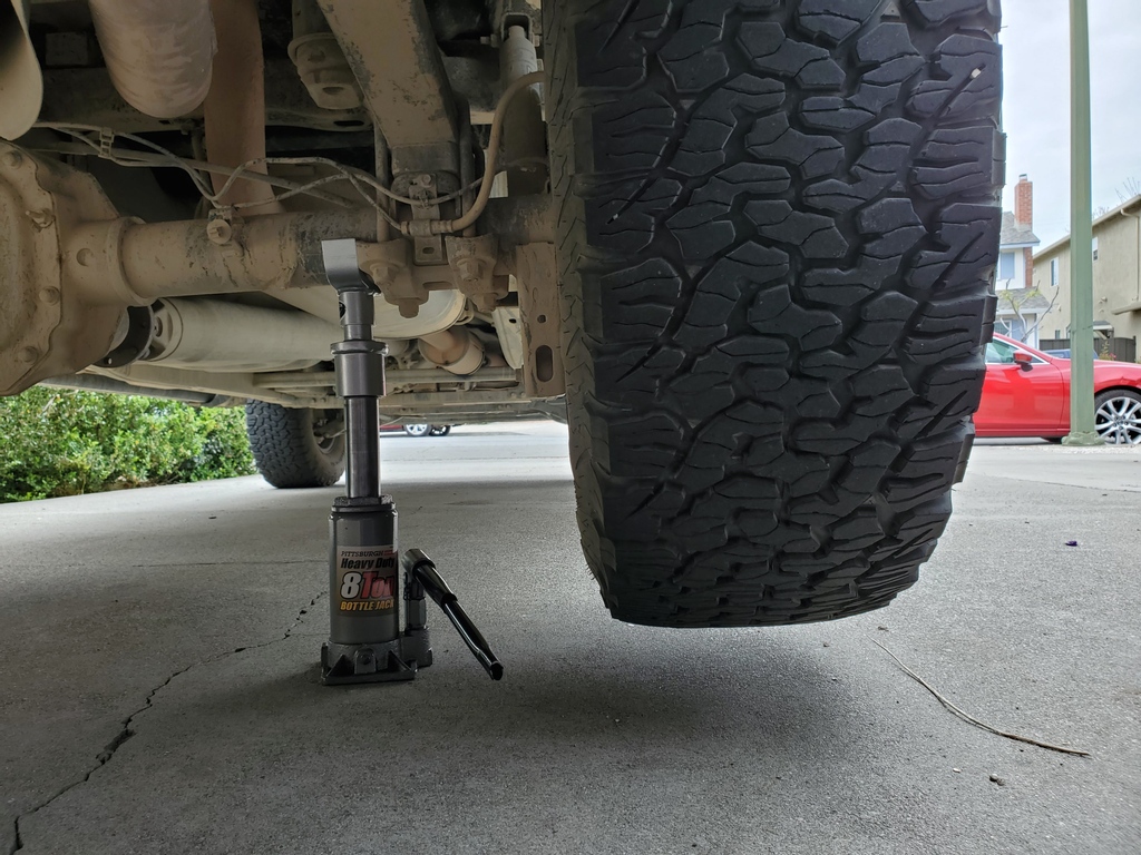 SafeJacks's tweet photo. Photo Courtesy of Alfredo G.

Product Show: Custom Extension Screw Collar, 37M-SJA12, 37M-SJR3

This photo is a perfect example of why me make our jack pads!  Our Axle Pads cradle round and square tube to prevent slipping while jacking!

#safejack #supportyourworld #bottlejack https://t.co/EcJ45ZwaEH