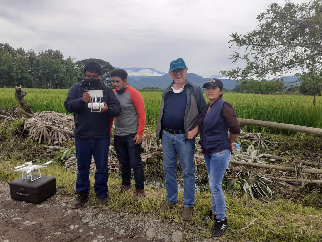 AgriculturaEc's tweet photo. LOS RÍOS | La Subsecretaría de Irrigación Parcelaria Tecnificada #SIPT y el Proyecto #PIT del #MAG trabajan en la elaboración de estudios de pre factibilidad para la implementación de tecnificación de riego subfoliar en el subproyecto Quinsaloma. https://t.co/PGfGCmofDV
