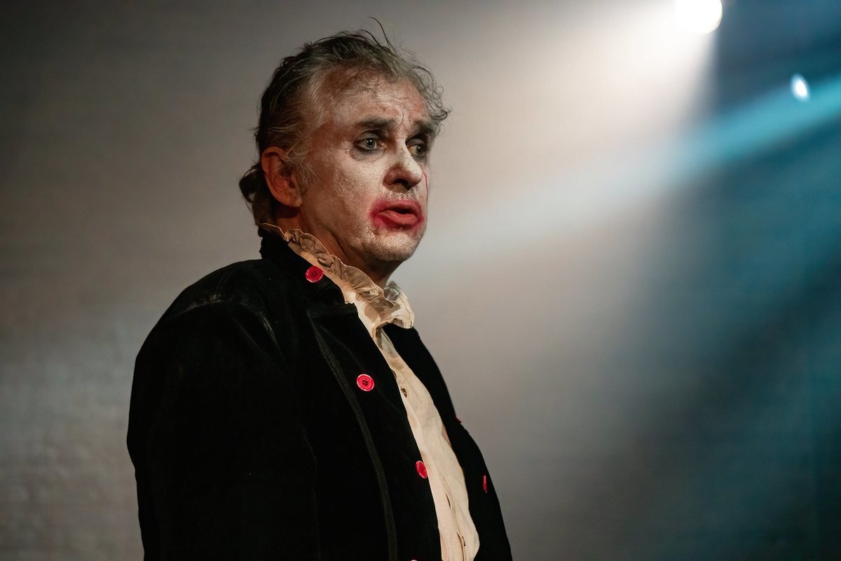TeamShaneRichie's tweet photo. #Countdown #4DAYStoSCARAMOUCHEJONES!🤡 Have you got your ticket to see @realshanerichie in #ScaramoucheJones? Online @stream_theatre from Fri 26/3 7:30pm to 11 April. BOOK NOW!🎭🎟:https://t.co/RKNXXF6zNM
#ShaneRichie #IanTalbot #Scaramouche #SMJ #TheSevenWhiteMasks @Gingerqmedia https://t.co/E2BBLeG9e3