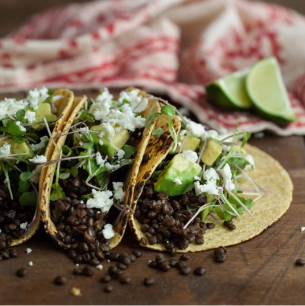 ACESEnvironment's tweet image. It's Meatless Monday! Meatless tacos by @naturallyella. More than 7% of global greenhouse gas emissions are from the meat industry. Eating a vegetarian diet for just one day can cut your carbon footprint by 7.5 pounds of CO2. #MeatlessMonday #environment