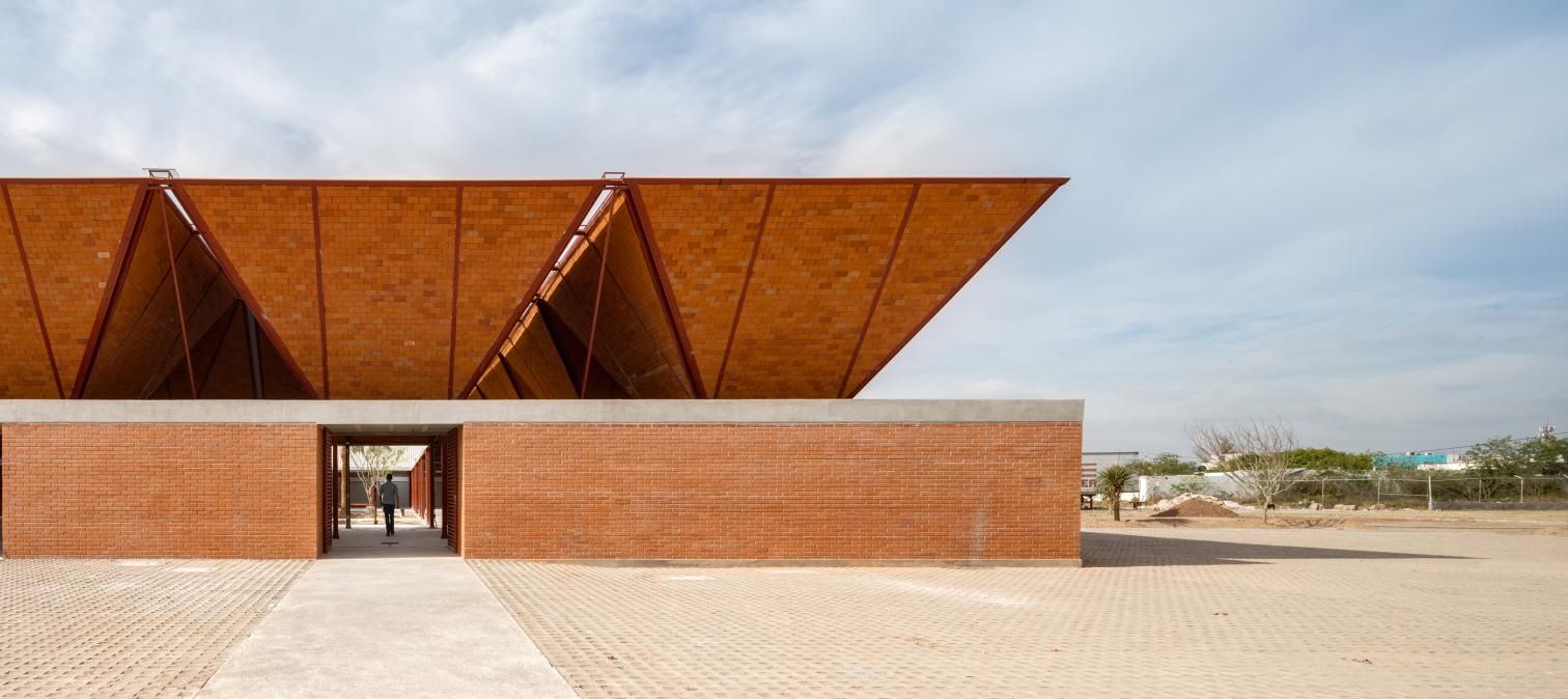 Arquitectura Viva on Twitter: "Mercado público en Matamoros. México Colectivo C733 En el mercado, la mitad de los elementos son prefabricados. Una estructura metálica y un sistema de paraguas por módulos