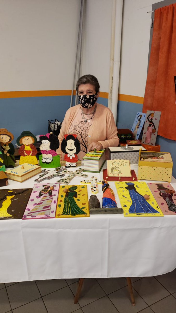 angelfretestdf's tweet photo. Este #Domingo visité la Feria de Artesanos en la Sede del #MoPoF #Ushuaia. Visitaron también la Vicegobernadora @monica_urquiza y el legislador @PabloVillegas19 .
Artesanos van volviendo de apoco hacerse ver con sus creatividades después de un año del comienzo de la pandemia. https://t.co/geADRF2NNX