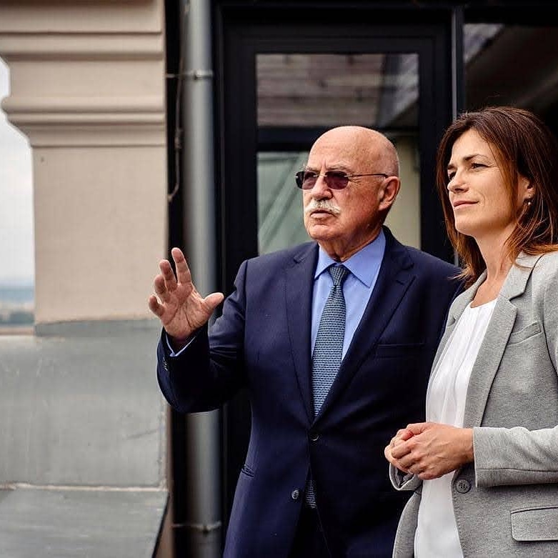 With a startup trade of 1BTC one can earn a good profit of 5BTC in a week trade and even more with a good signal and trading strategy