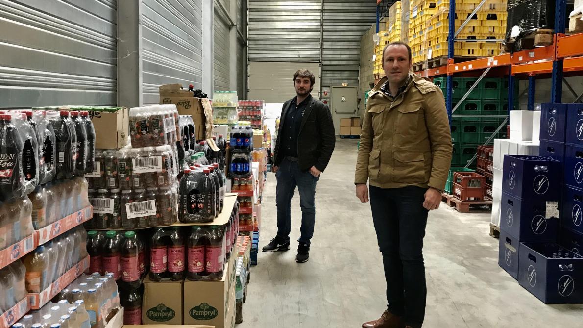 _lunion's tweet photo. #AntiGaspi #Marne Opération déstockage chez un fournisseur de boissons à #Oiry ce samedi 27 mars https://t.co/NT3HiTS6L6 https://t.co/ZVC8Y4Y4DE