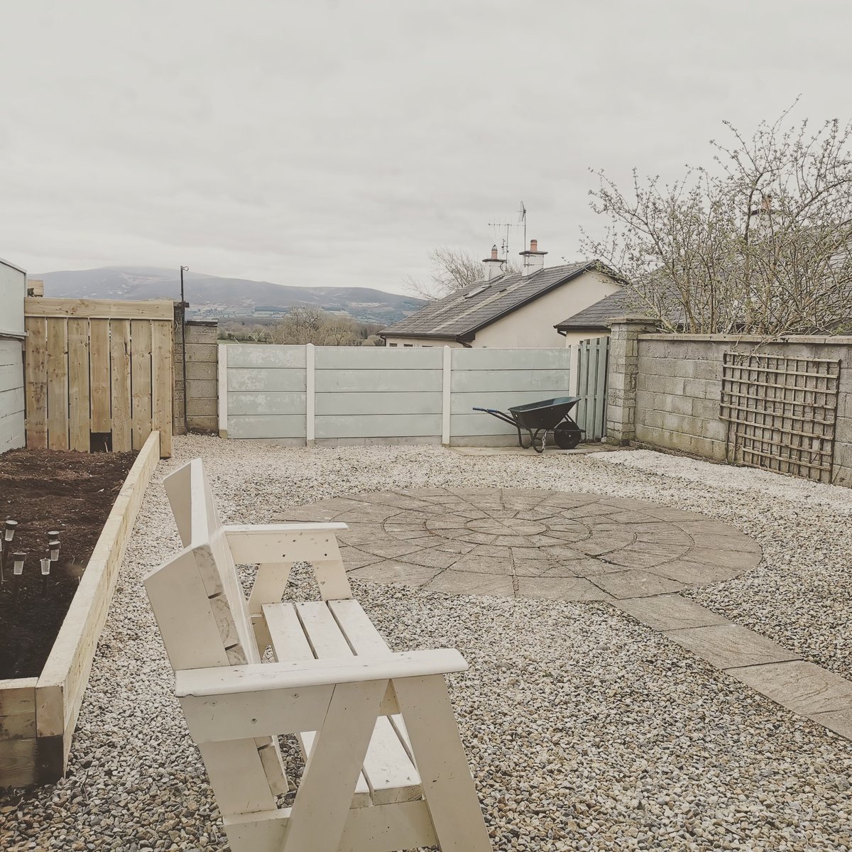 grainnemoshea's tweet photo. Cleared the jungle, happy out with my blank canvas, now to read up on planting a kitchen/herb garden π #covidtherapy #destress #bloodsweatntears #slievenamon #lockdownworkouts https://t.co/OIDN8He50M