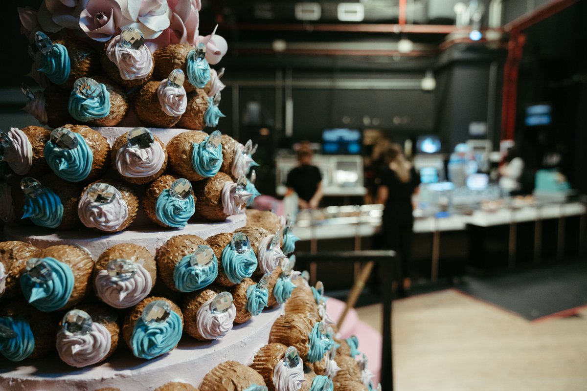 OperadeTenerife's tweet photo. Cuélate entre bambalinas y descubre cómo hemos hecho posible nuestro #IlmatrimoniosegretoADT 🧁💍.
@Auditoriotfe #OperaeStudio #VolcándeEmociones #AuditoriodeTenerife #ÓperadeTenerife https://t.co/H0TmvBgcMf