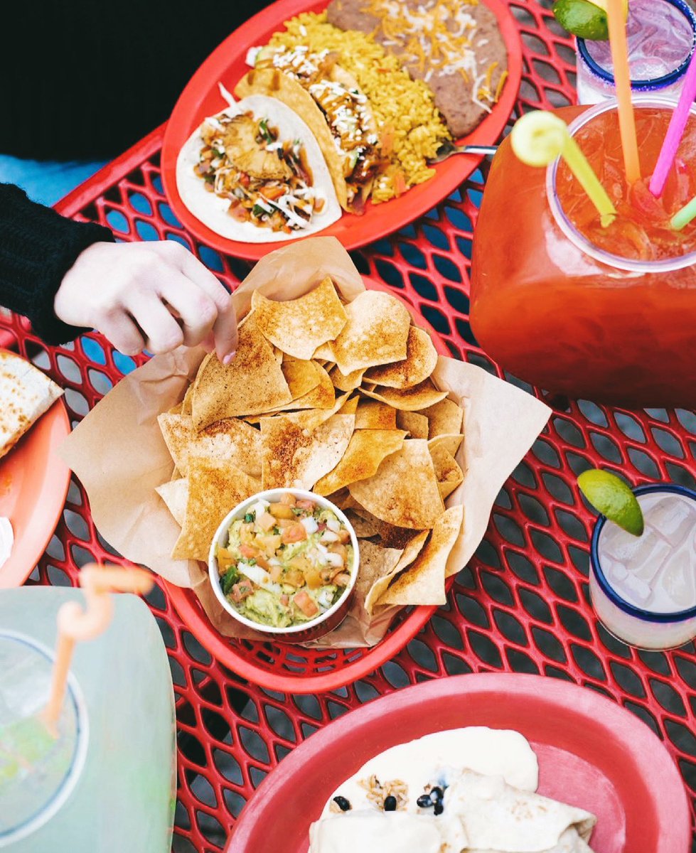 omahafuzzystaco's tweet photo. Mondays can still be a party with Fuzzy’s! https://t.co/90Gh8TThGK