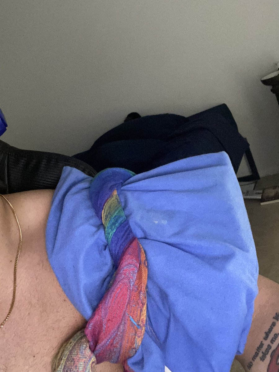 Smiles4lot's tweet photo. Secondary usages for pashminas? #LiftingProbs😭 https://t.co/z2fGjRa85I