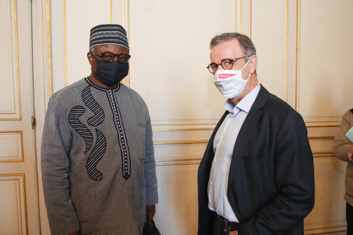 PierreHurmic's tweet photo. 🌍Accueil des maires du monde francophone pour le 93ème bureau de l'@AIMFrancophones sur le thème de l'économie #circulaire.
Bienvenue à la francophonie à #Bordeaux qui concilie action internationale et transition écologique ♻
https://t.co/OVD2cZzFFl https://t.co/XDTUI2gTTb