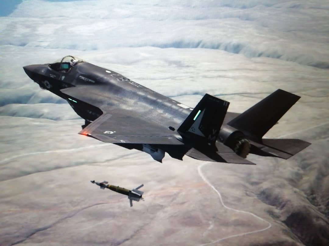 FLOANVirtual's tweet photo. #F35BCombatReady &amp; #P3D &amp; #VRSTacPackCombatSystem ✈⚔ Vuelo de nuestra #NovenaEscuadrillaVirtual 🇪🇸 en #MCASCampPendleton &amp;  #SanClementeIslandRangeComplex (#KNFG #California 🇺🇸), donde nuestros pilotos se adiestran en el vuelo en #IVAOUSA 🇺🇸 con el #F35B https://t.co/zHahx3Zl92