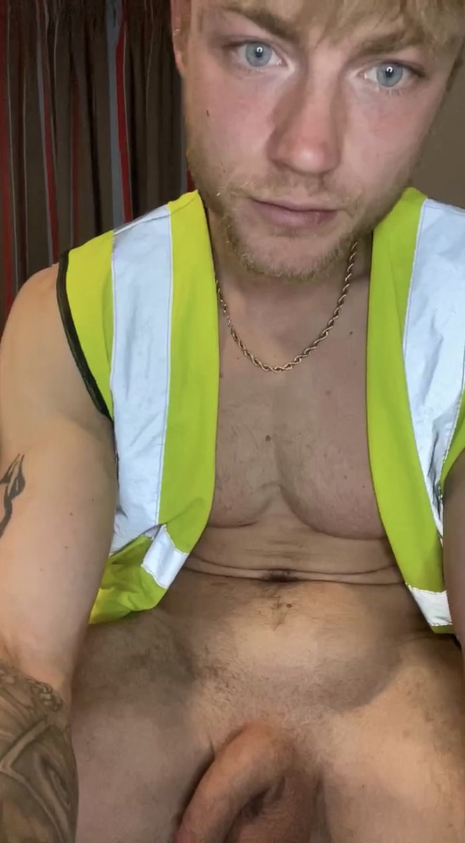 robbie_ldnXXX's tweet photo. #scally #chav #bisexual #blonde #tattoos #uk #liverpool #scouse #builder #piss https://t.co/ZRTqG3jIYX