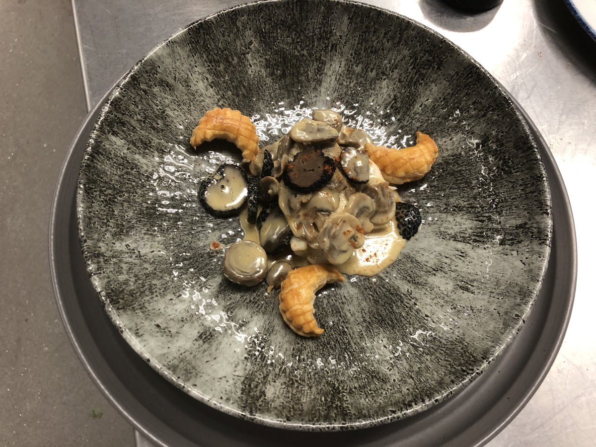 NGunyon's tweet photo. Today’s Westminster kingsway college apprenticeship fish lesson. https://t.co/ABVV9oIG81