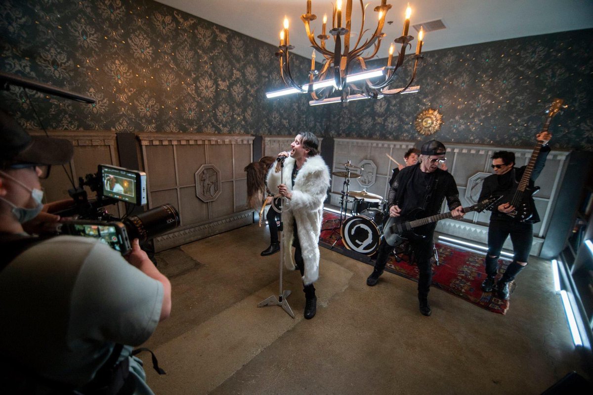 9thplanetband's tweet photo. Gonna live like tomorrow doesn't exist. 🥂
📸: @kateklaus #BTS #9PO https://t.co/S8x9E4XyIm