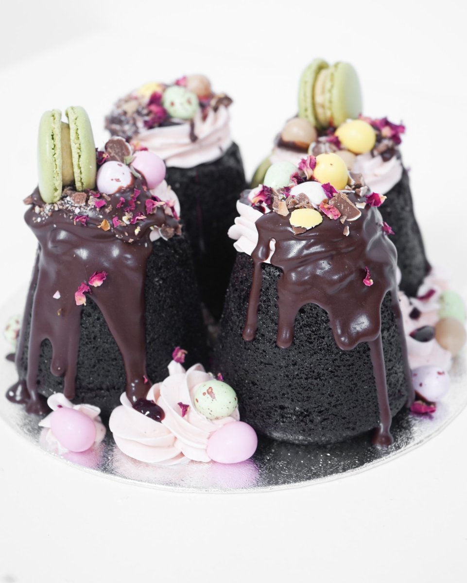 ColhounCreatio1's tweet photo. Our Easter range in now live over on our online shop. From cakes to cookies and even indulgent chocolate fudge cake, there’s something for everyone! 

https://t.co/TJiGqhFuih

#cake #SmallBusiness #supportlocal #Easter2021 https://t.co/9VPqlu237G