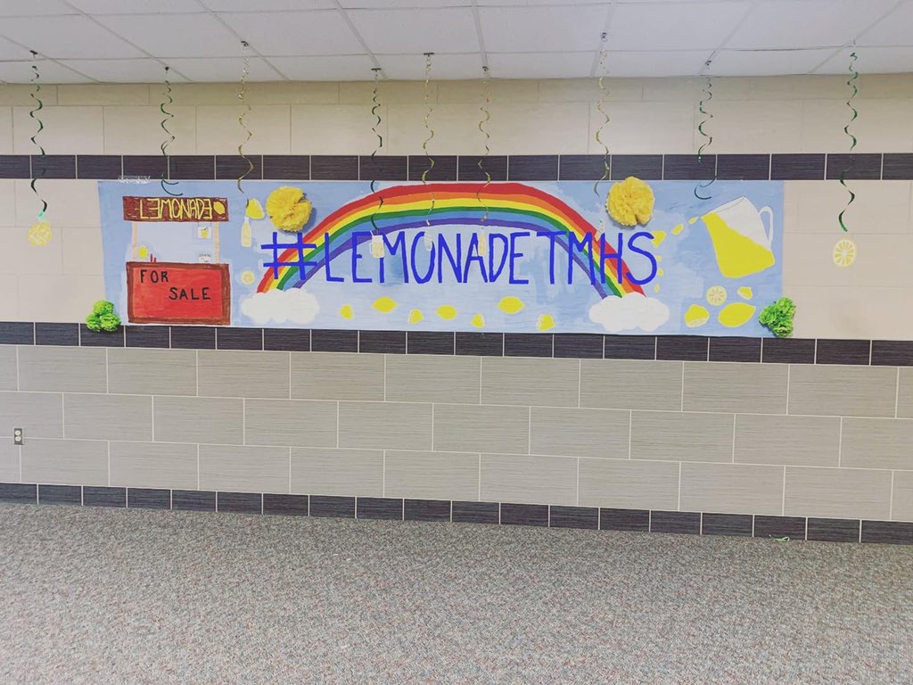 TMHSCheer2020's tweet photo. Tons of surprises in the hallways this morning! #togetherwecan #webelievetmhs #hashtagsfordays https://t.co/rbLN1o06XG