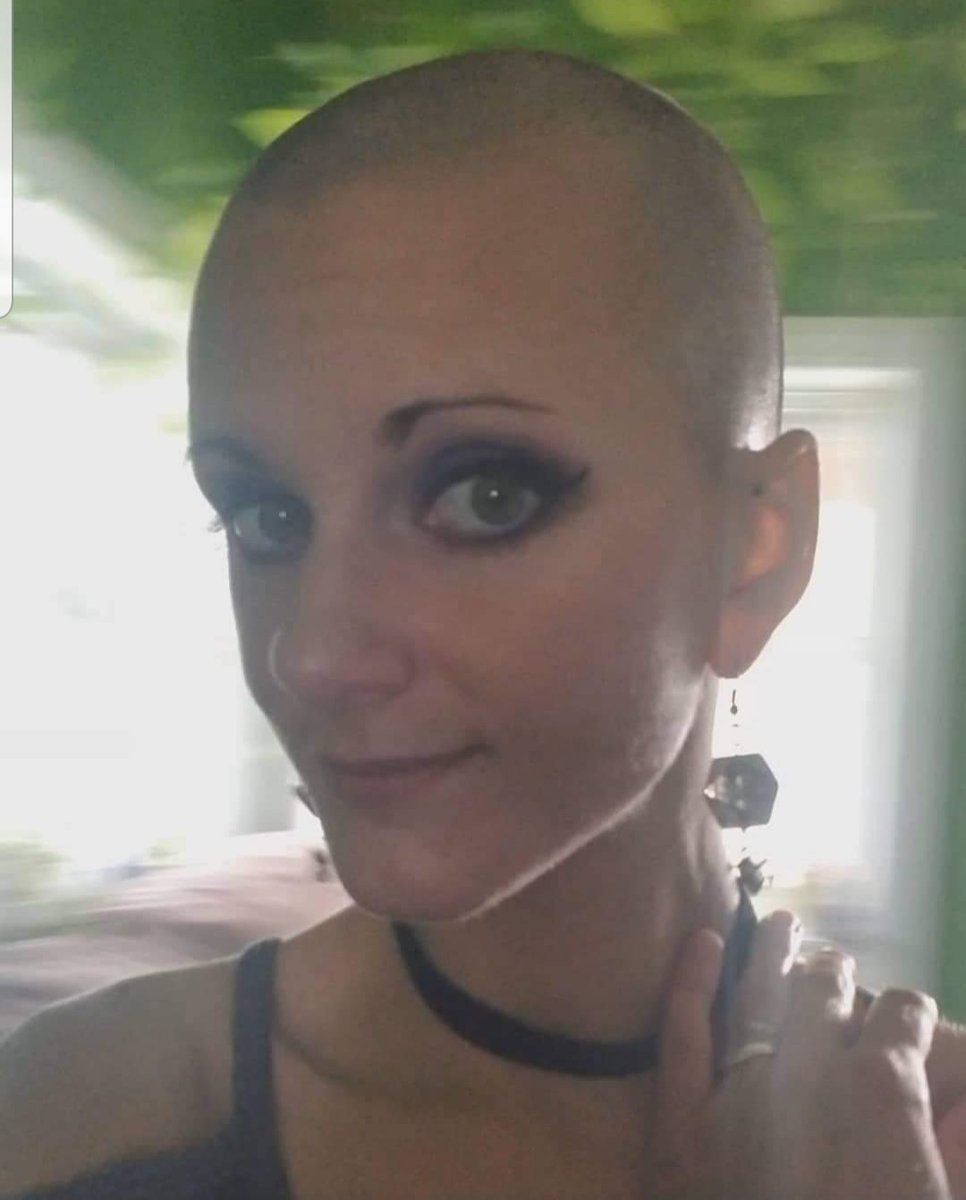 chloekerian's tweet photo. @Mythical @rhettmc These are taken from my 4th and most recent chop and donation of hair. First time bald though! 😉 #bymb https://t.co/4bCm1etTgb
