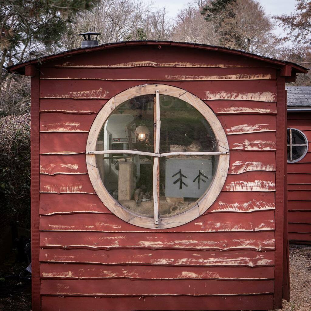 Bigger workshop time. If you have any land, live in north Wales and fancy a low-impact green woodworking business as part of your diverse income from your land, get in touch. At the start of this year I decided it was time to take this ‘Whittlings’ thing… instagr.am/p/CMvGGbhjoYU/
