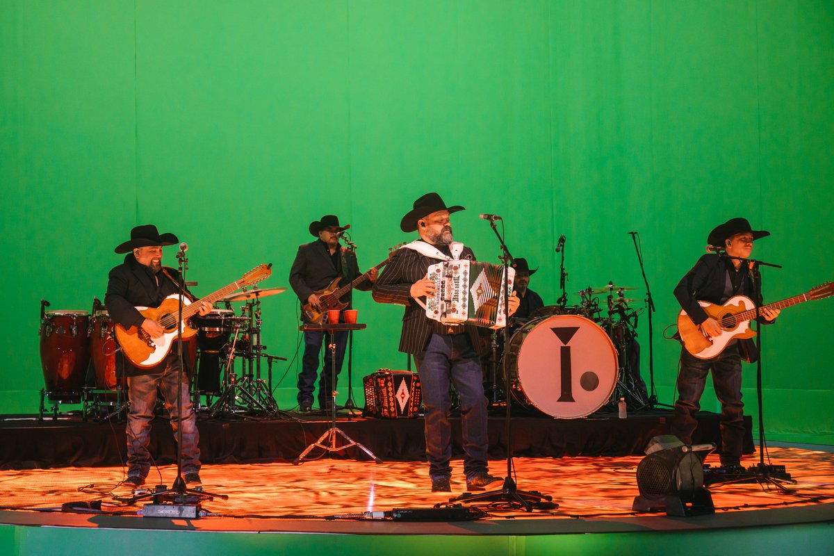 TecatePalNorte's tweet photo. #Backstage @grupointocable  durante su set de 90 minutos en #TecatePalNorteVirtual. ¿Qué canción no puede faltar en este concierto? Déjanos tus respuestas aquí 👇 https://t.co/NjROPwTVcp