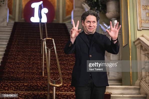 Conductor Gustavo Dudamel poses for a portrait before the presentation of 'Otello' at Gran Teatre del Liceu in Barcelona, Spain.
More 📷 #Dudamel 👉 bit.ly/3f1P0jT
#GustavoDudamel #Otello #GranTeatredelLiceu