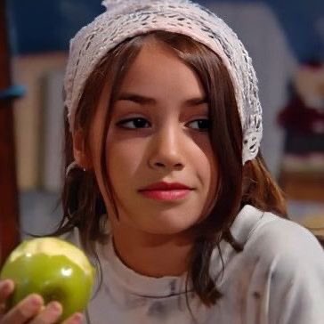 outofcontlali's tweet photo. viendo a lali                            viendo a lali 
en floricienta                           en sky rojo https://t.co/MCEgL6hi52