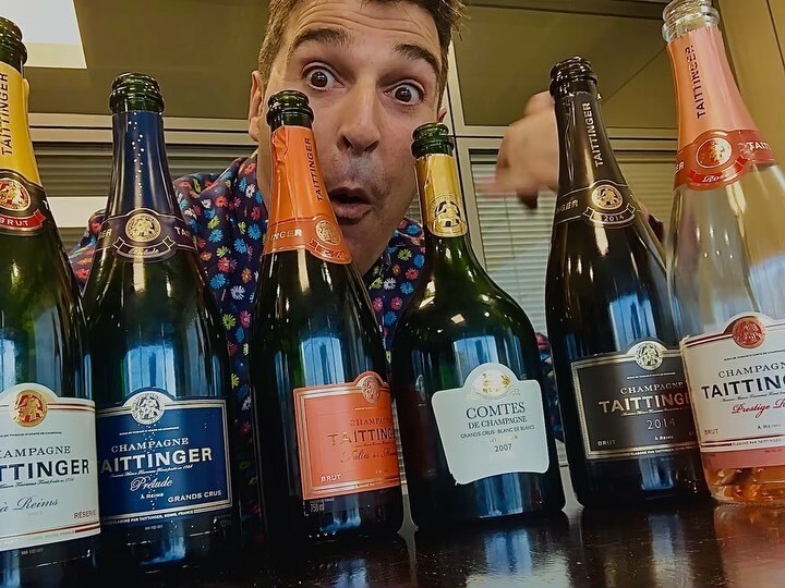 WineloversVins's tweet photo. Tela, telitaaa!! Brutal, espatarrant, estupend, extraordinari, fantàstic, genial, magnífic, meravellós, tremendo tast de tota la gama de Champagnes @champagnetaittinger una gama de champagnes fets amb tot l’amor del mon i que es nota a cada glop! #prelud… https://t.co/fnNs9tVvqr https://t.co/eQlMoj5LOO