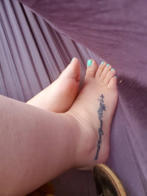 Happy Monday!!! #prettyfeet https://t.co/gScR3wXeKd<a href="/tag/prettyfeet"class="tags">#prettyfeet</a>