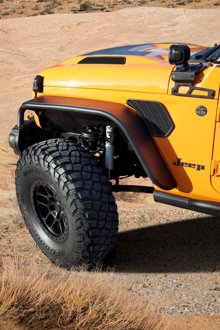 .<a href="/JeepMx/">Jeep México</a> Orange Peelz  está basado en un Wrangler de dos puertas.

Los diseñadores han retirado las ventanillas laterales y el cristal trasero e instalando medias puertas Jeep Performance Parts y un techo de cristal de un solo panel Freedom Top