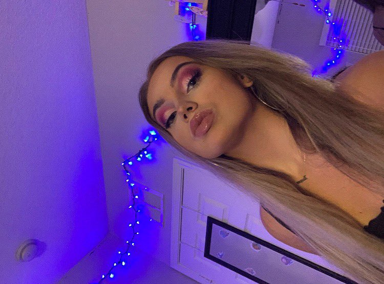R0MSHA's tweet photo. makeup inspired by @SashaBanksWWE fastlane look https://t.co/nBVoemiN19