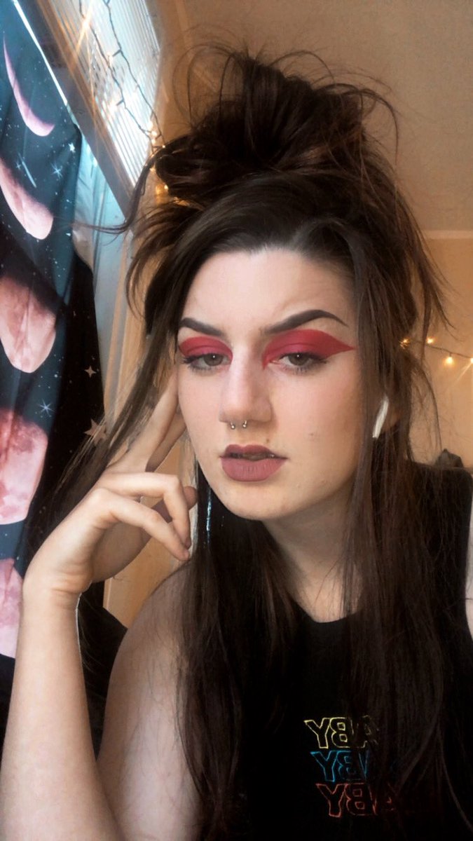 hausofmolar's tweet photo. can u believe i look like this https://t.co/vy798mMPTt