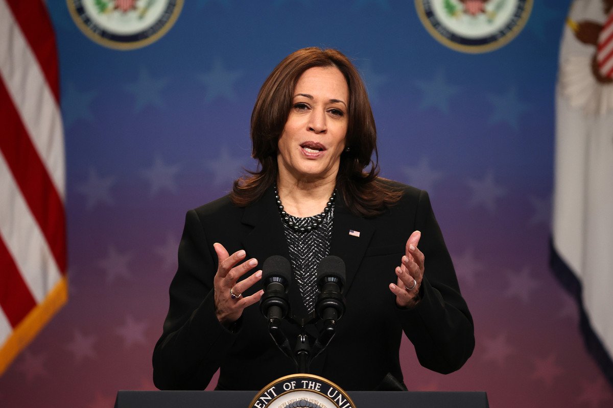 nypost's tweet photo. VP Harris laughs when asked if she has plans to visit southern border https://t.co/7B6XMPB2yy https://t.co/WEkBQi332n