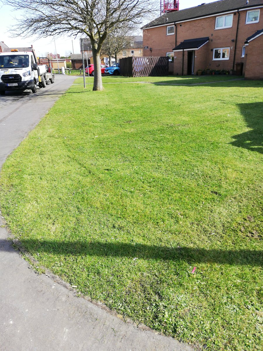 andy_giblin1's tweet photo. Excellent work form our Wakefield teams as we deploy for the first cut of the season👍☀️@TivoliGroupLtd @AlexMcLauchlan1 @WDHupdate https://t.co/ABgdYeVghe