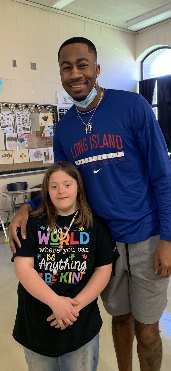 robinnel23's tweet photo. We celebrated Down Syndrome Awareness today at school, and look who dropped by! We love you, Jordan @_TheRealJBow https://t.co/Y8sxtU1wS9