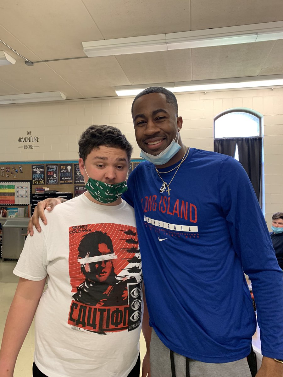 robinnel23's tweet photo. We celebrated Down Syndrome Awareness today at school, and look who dropped by! We love you, Jordan @_TheRealJBow https://t.co/Y8sxtU1wS9
