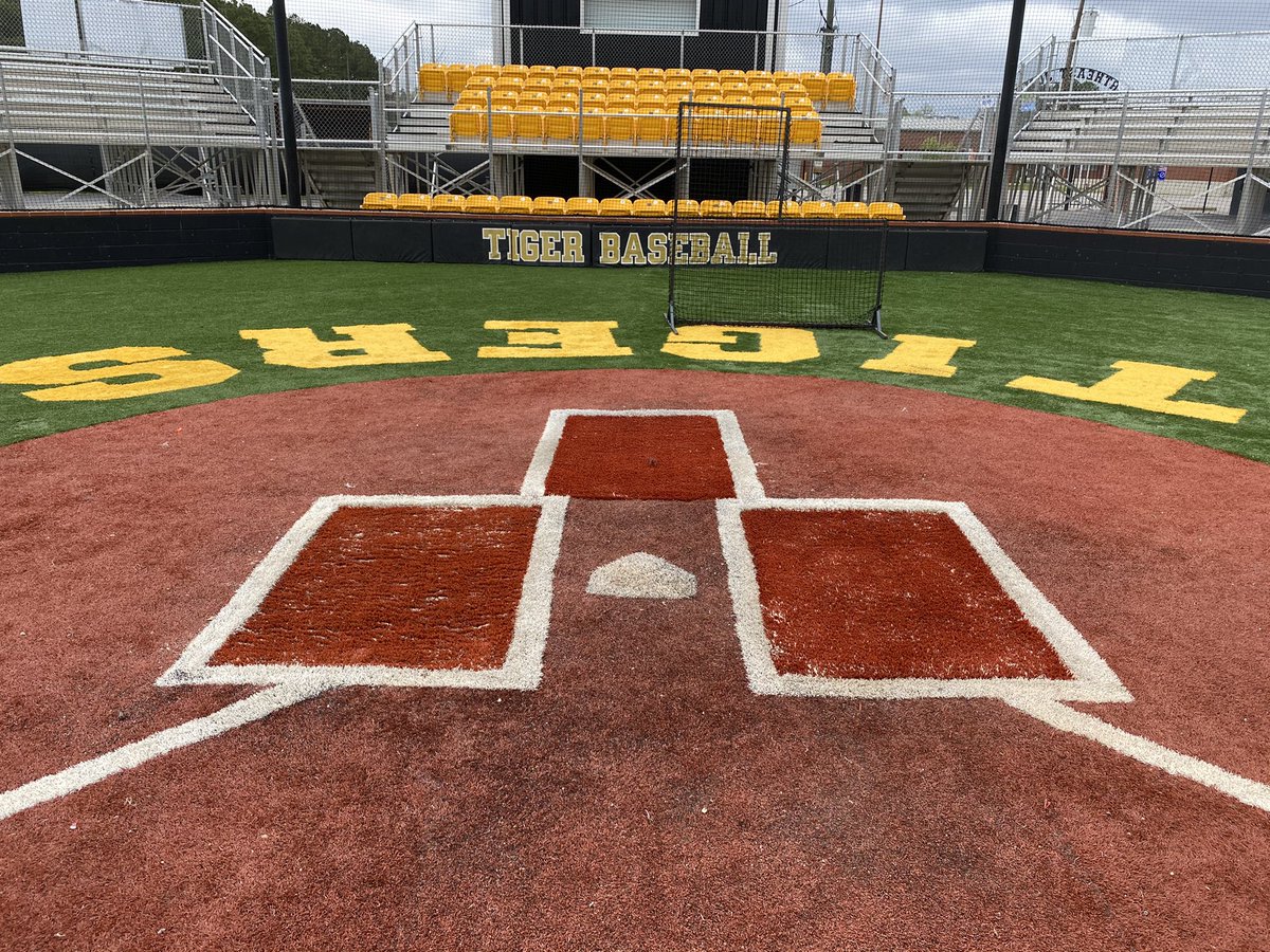 SportsContUltd's tweet photo. Are your high traffic areas getting torn up or worn out? Give us a call! We can patch and repair your turf to extend the life of your field. https://t.co/yeHKWwJUbw