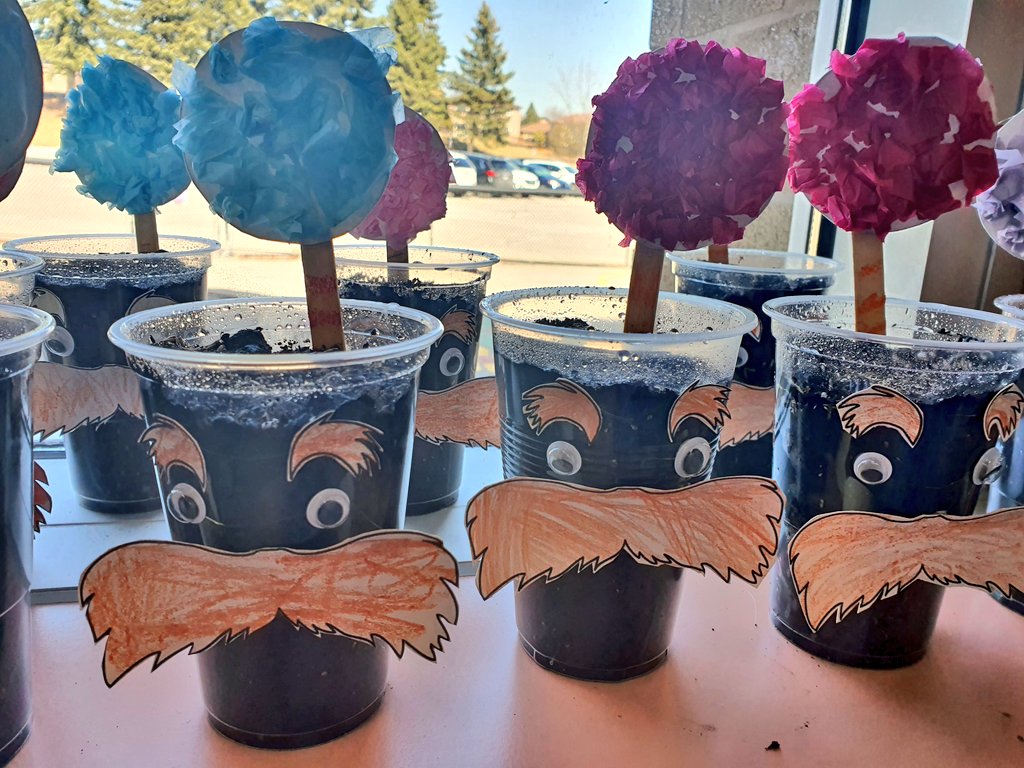 GrowingMinds105's tweet photo. Finishing up our Lorax and planting our grass with truffula trees! https://t.co/4OqcJOXwqf