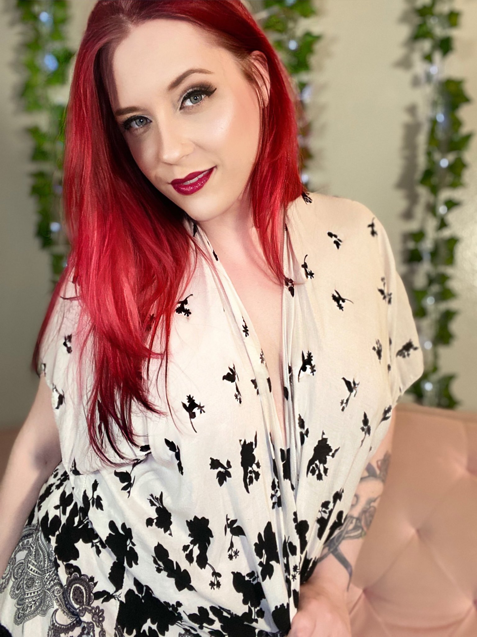 TW Pornstars - 1 pic. Violet October. Twitter. But, like.... How did I