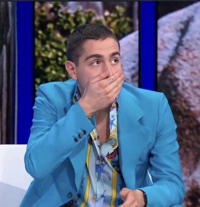 kamila_tc_'s tweet photo. Quando lui                  Allora lei #Isola https://t.co/ULtyx1NHSw