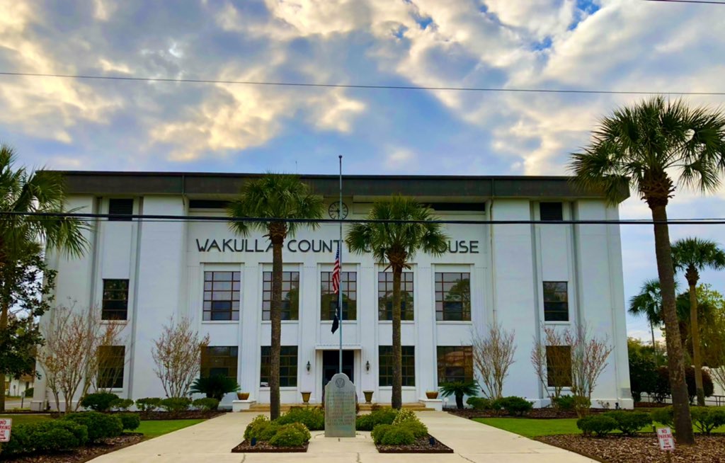 VoteMcKinlay's tweet photo. Beautiful evening in @VisitWakulla to bring greetings from @flcounties to Chairman @ralphthomas & the Wakulla County Commission. I always learn something from these visits. And hey @pbcgov their meeting was 31mins long....just sayin’! #goals #keepitlocal #smallcounties https://t.co/vuOtbB2vJu