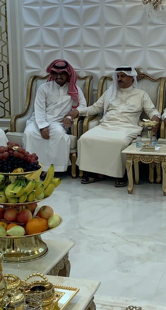 تشرفت بزياره الشيخ الدكتور شالح بن سفران الليله لي في منزلي والله انها من ابرك الليالي واسعدها