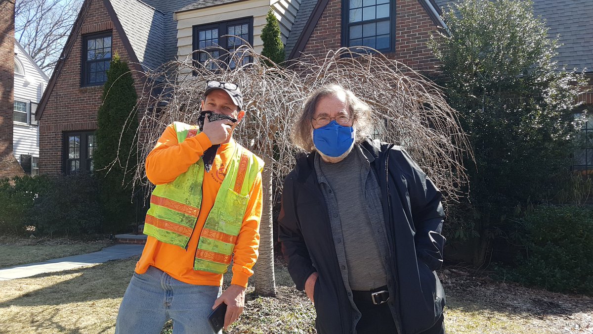 JuliaMalakie's tweet photo. Spent day w/Bob Ackley of @GasSafetyUSA checking @NewtonTrees planting spots for #gasleaks. No leak @alannogee's, but the mutual Twitter followers got to meet in person! #NewtonMA https://t.co/yJDW9GXTR9