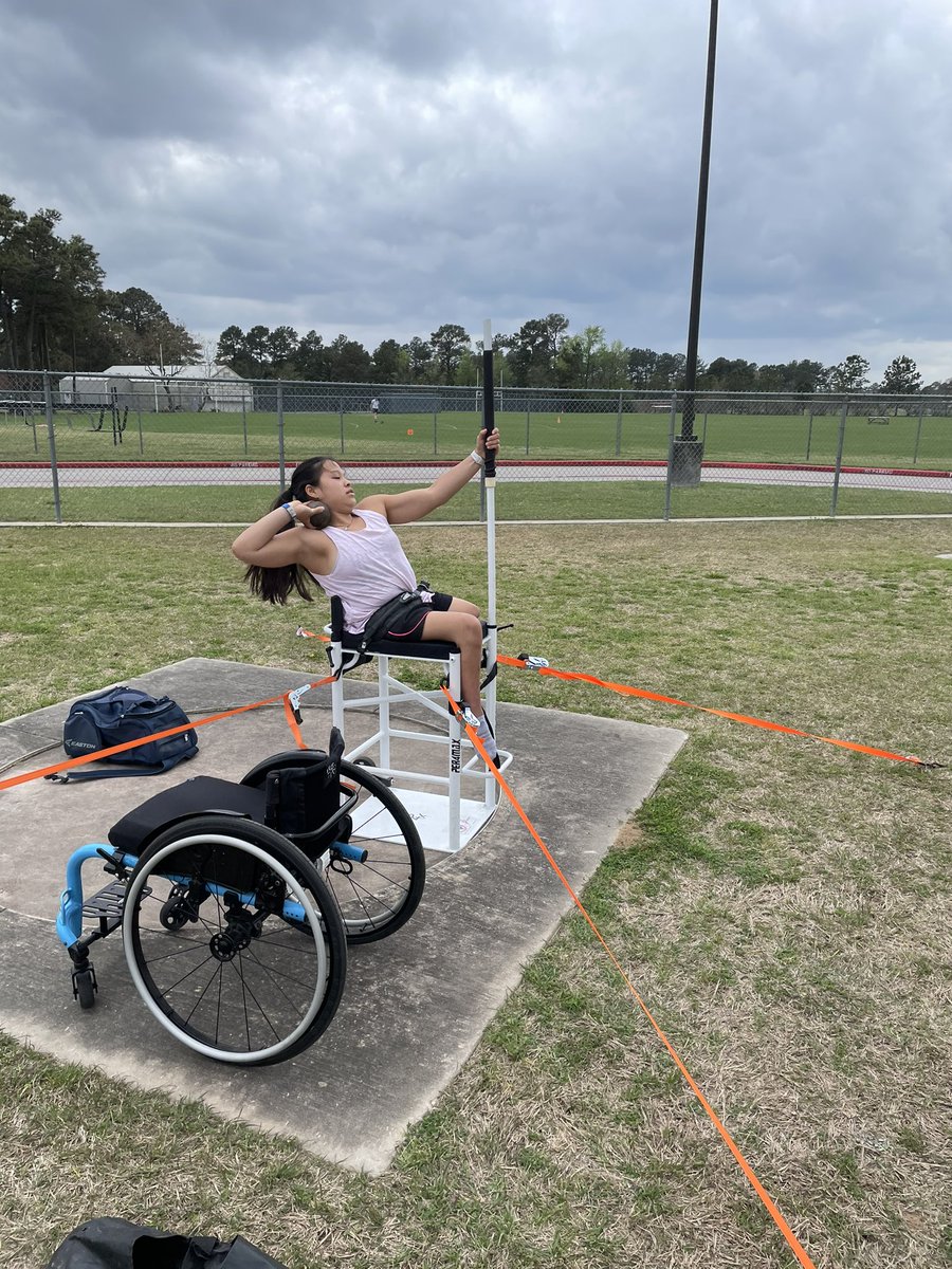 Coach_RBradshaw's tweet image. Day 1 in the books for KC Throwing Crew member @ChelseaStein19 !!! So excited to have her apart of the Crew!! Big things coming from her! @KC_HAWGS @KCTigerFootball