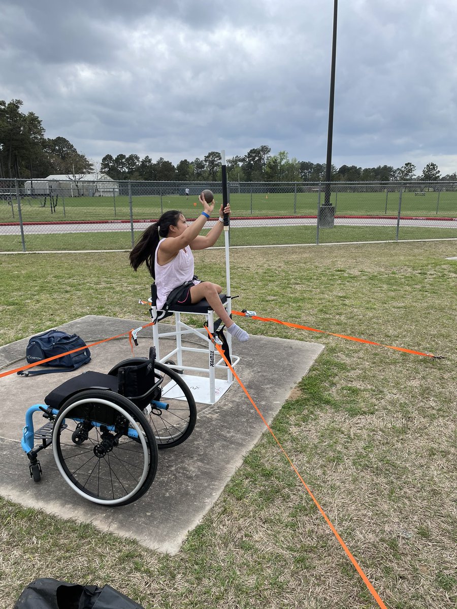 Coach_RBradshaw's tweet image. Day 1 in the books for KC Throwing Crew member @ChelseaStein19 !!! So excited to have her apart of the Crew!! Big things coming from her! @KC_HAWGS @KCTigerFootball
