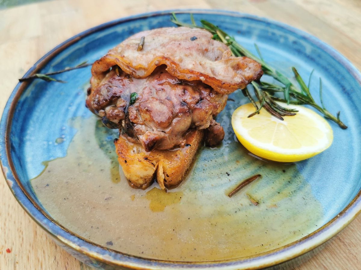 twe12vefires's tweet photo. Offal over fire?! Well why not! #zerofoodwaste 

Lamb Brains and Bacon over some sun dried tomato sour dough rubbed with lemon &amp; garlic clove 

@johnrelihan @CloonaghSSC @twe12vefires #fire #bbq #grill #offal #offalgood https://t.co/wL3N2sHNGA