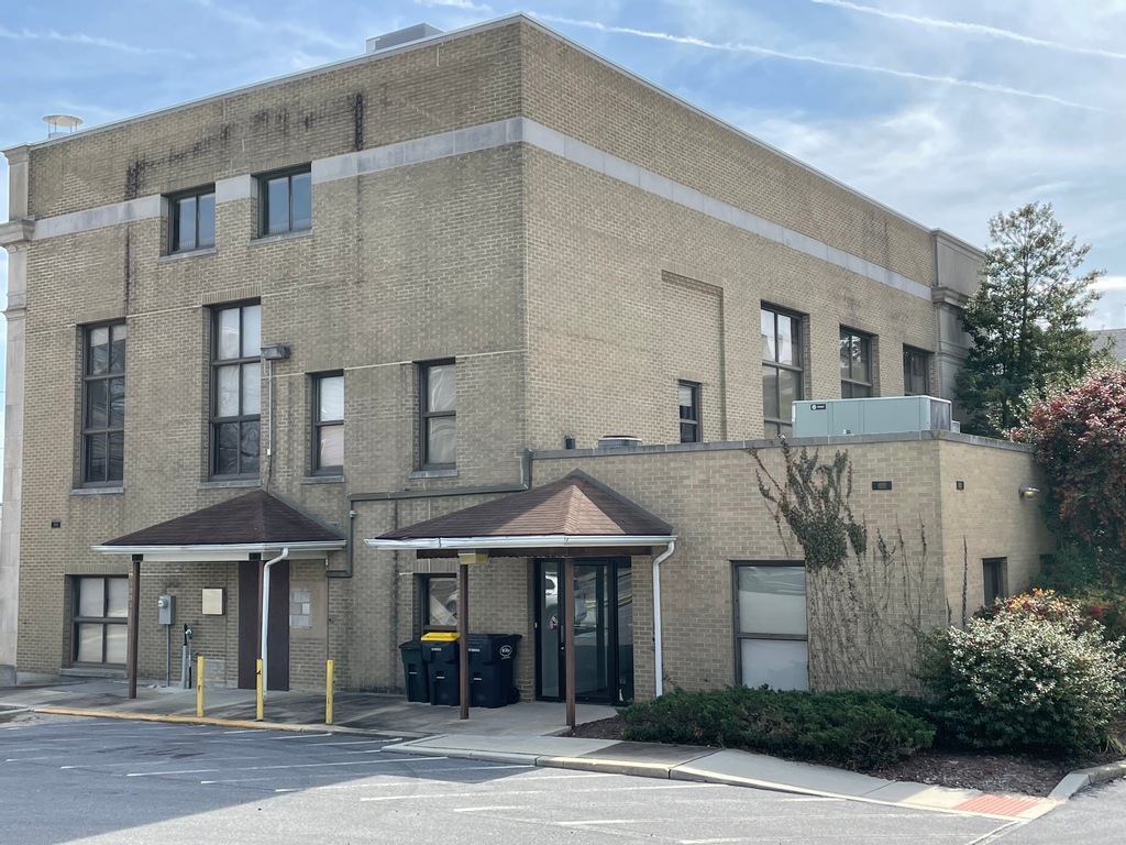 JackLingo's tweet photo. NEW LISTING! 🍍 // 1 NW Front Street, Milford, DE - for sale by Lucius Webb, REALTOR® - $499,000⁠
⁠
Office: 302-227-3883 / Cell: 302-258-4590⁠
LuciusRWebb@yahoo.com
⁠
View this listing: https://t.co/7AeyiBWu2M⁠ 

#CommercialListing #ForSale #Milford #RealEstate #JackLingo https://t.co/ebx0J0eIEh